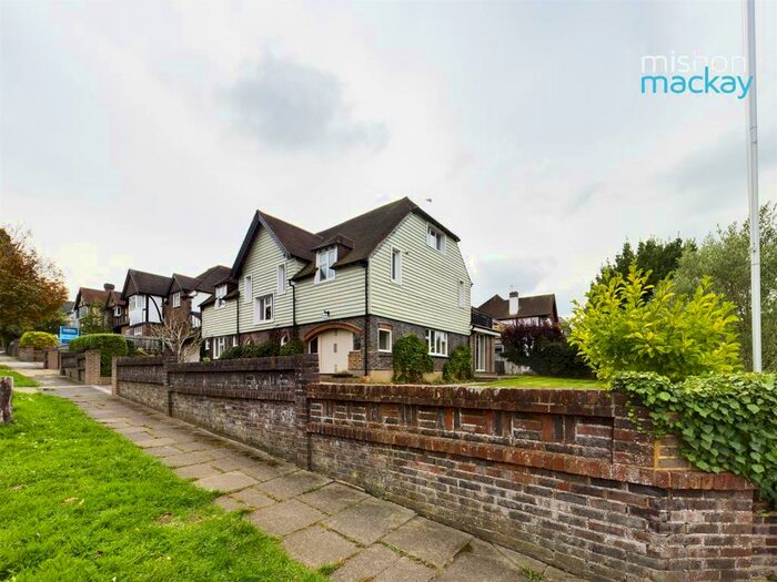5 Bedroom Detached House To Rent In The Droveway, Hove, BN3