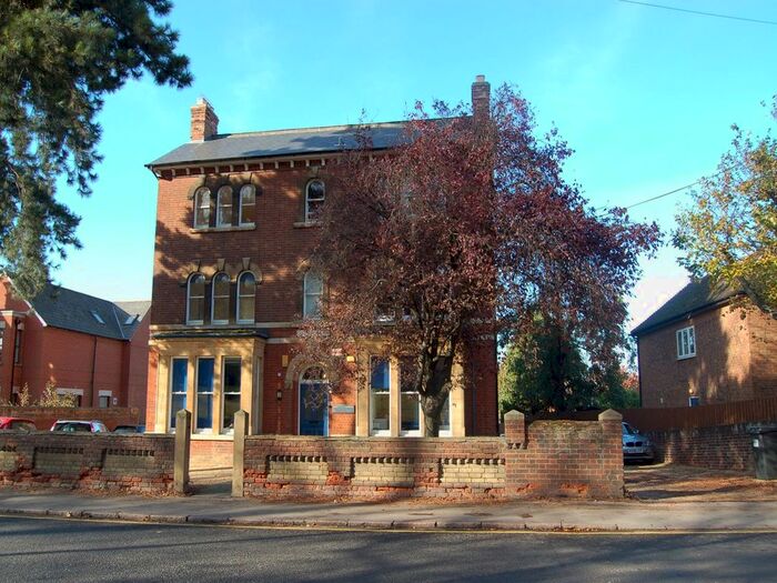 3 Bedroom Flat To Rent In St Lukes House, Walsworth Road, Hitchin, SG4