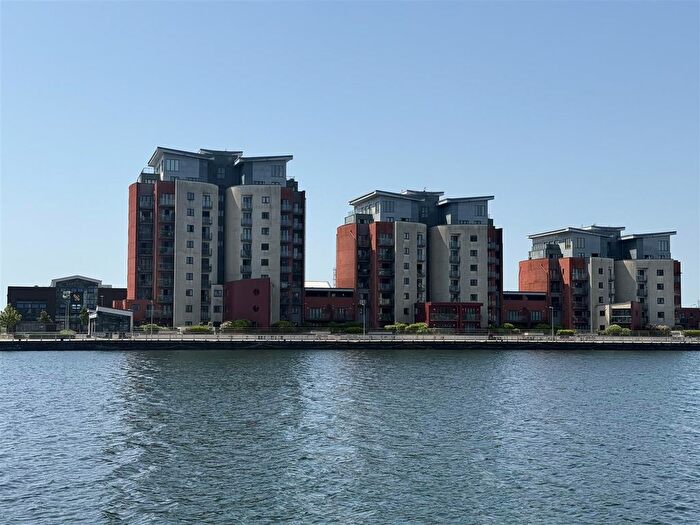 2 Bedroom Flat For Sale In South Quay Kings Road, Swansea, SA1
