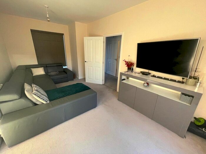 3 Bedroom Semi-Detached House To Rent In Birchlands Drive, Sheffield, S4