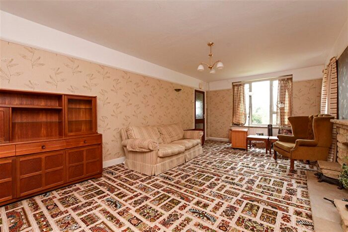 3 Bedroom Detached House For Sale In Tupwood Lane, Caterham, Surrey, CR3