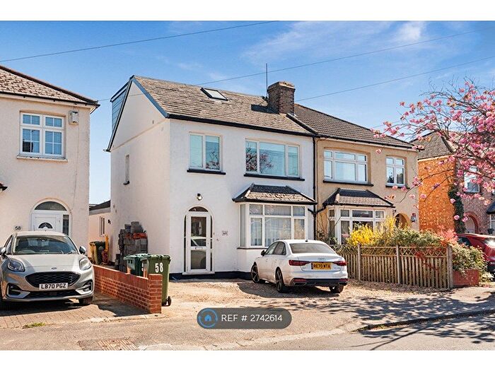 Studio To Rent In Avondale Road, Ashford, TW15