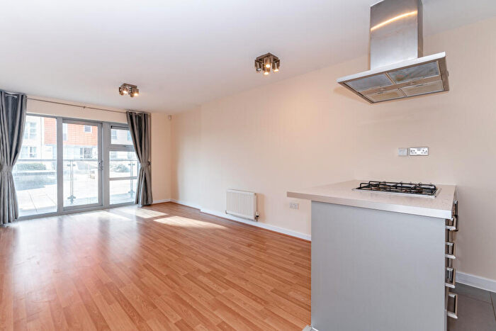 1 Bedroom Flat To Rent In South Woodford, E18