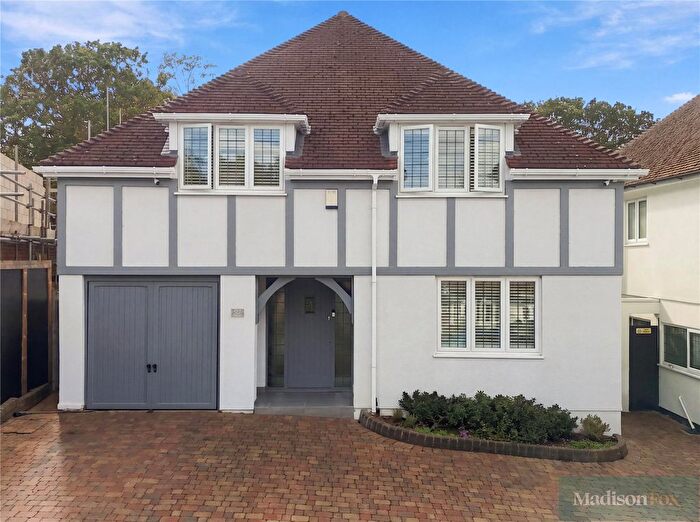 4 Bedroom Detached House For Sale In Newlands Road, Woodford Green, IG8