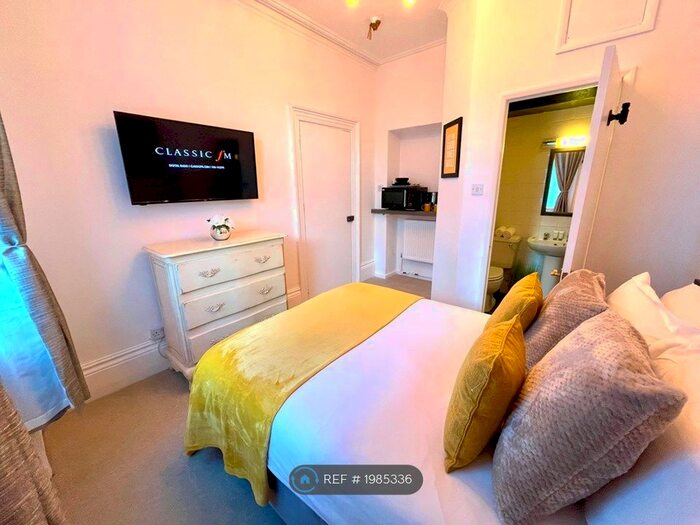 Studio To Rent In Hotel Rooms, Brighton, BN2