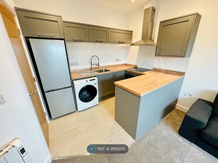 2 Bedroom Flat To Rent In Wellington Road North, Stockport, SK4