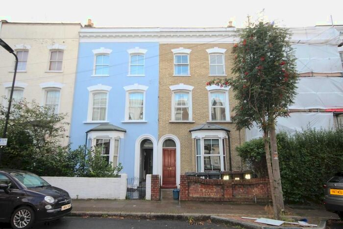 3 Bedroom Maisonette To Rent In Walford Road, Stoke Newington, London, N16