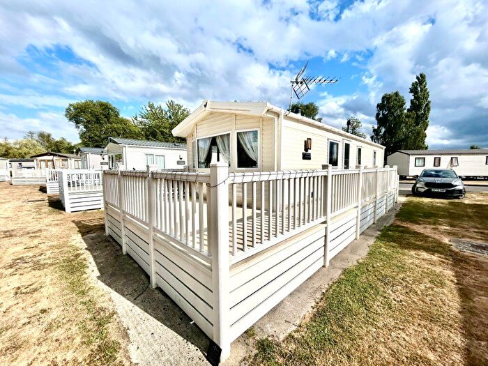 2 Bedroom Park Home For Sale In Hoburne Cotswold, GL7