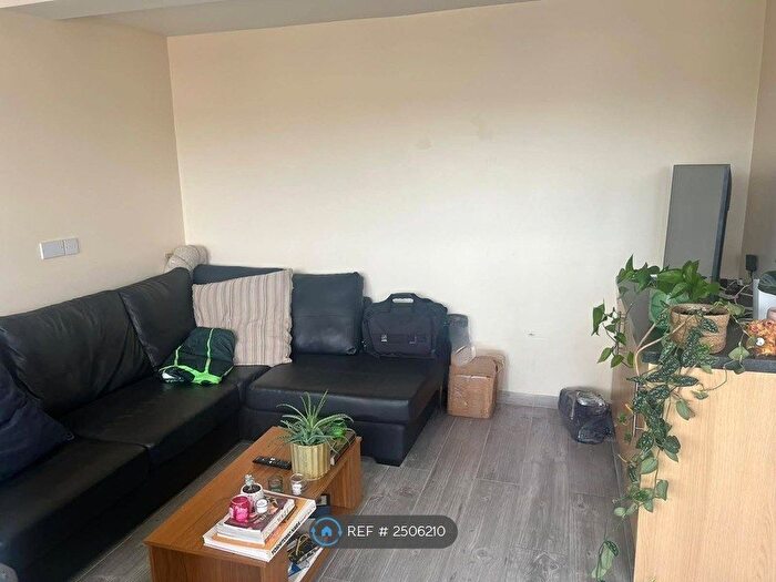 5 Bedroom Maisonette To Rent In Peter Hills House, London, SE16