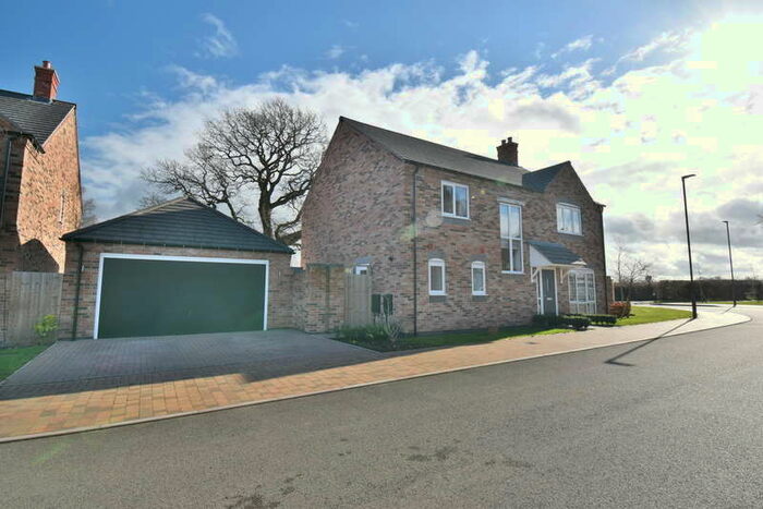 4 Bedroom Detached House For Sale In Knightswood Close, Rosliston, DE12