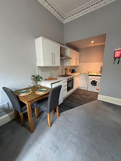 2 Bedroom Flat To Rent In Grantley Street, Shawlands, Glasgow, G41