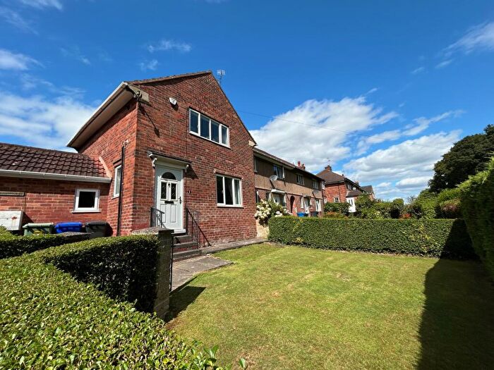 2 Bedroom End Of Terrace House To Rent In Troughbrook Road, Hollingwood, Chesterfield, S43