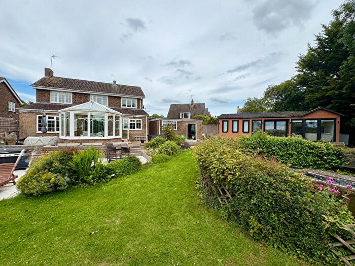 6 Bedroom Detached House For Sale In Yeomans Close, Catworth, Cambridgeshire, PE28
