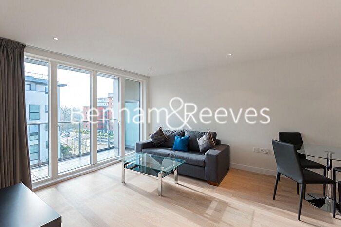 1 Bedroom Flat To Rent In Pump House Crescent, Brentford, TW8