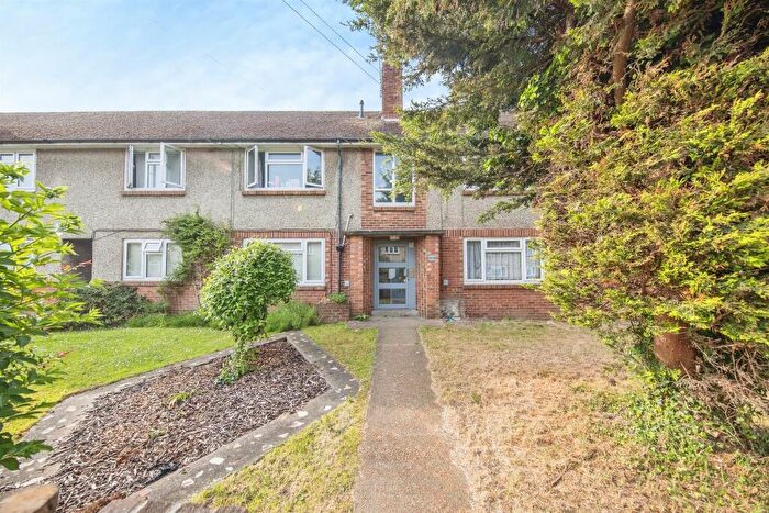 2 Bedroom Flat For Sale In Grange Road, Harwich, CO12