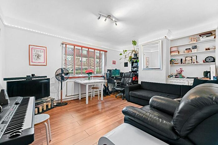 2 Bedroom Apartment For Sale In Besant Road, London, NW2