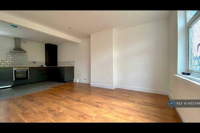 3 Bedroom Semi-Detached House To Rent In Greenway, Pinner, HA5