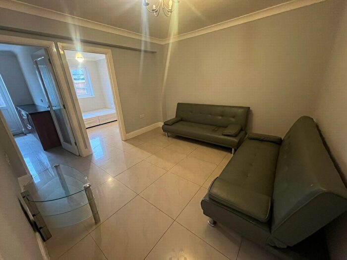 2 Bedroom Flat To Rent In Westbourne Road Ground Floor, Uxbridge, UB8