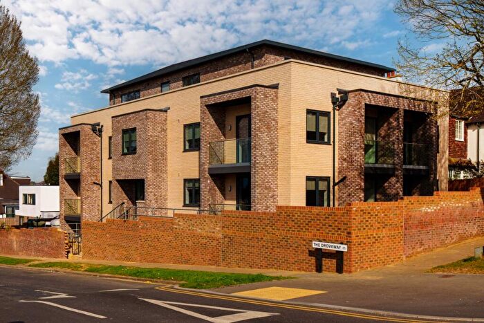 2 Bedroom Flat To Rent In The Droveway, Hove, BN3