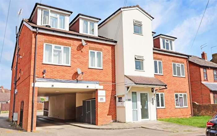 1 Bedroom Flat To Rent In Trinity Lane, Cheshunt, Waltham Cross, EN8
