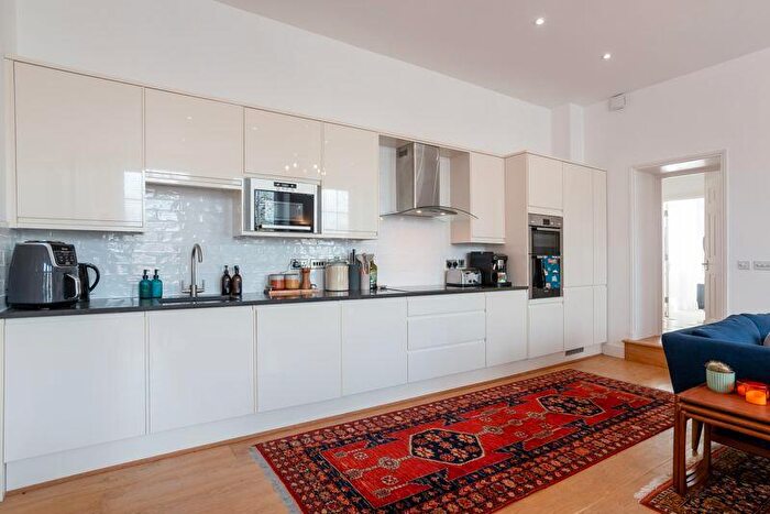 2 Bedroom Apartment To Rent In South Bar Street, Banbury, Oxfordshire, OX16