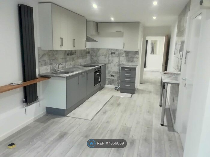 1 Bedroom Flat To Rent In Wanstead, London, E11