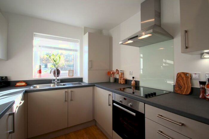 2 Bedroom Apartment To Rent In Holmbush Mews, RH12