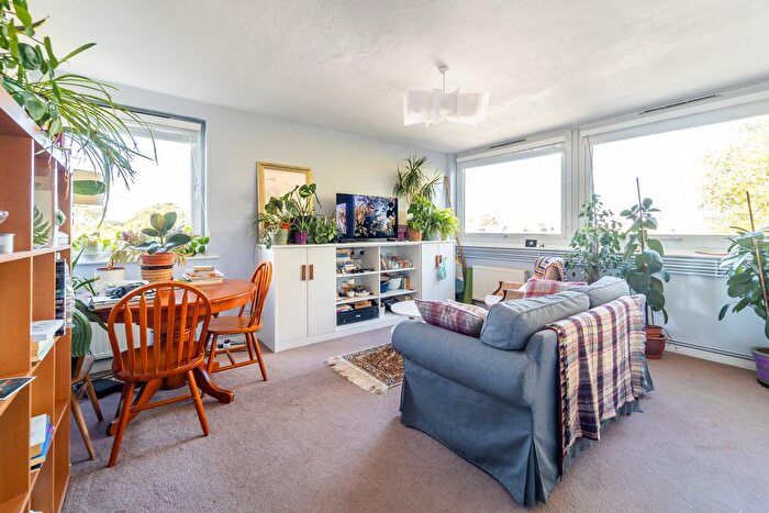 2 Bedroom Flat For Sale In Mount View Road, Stroud Green, N4