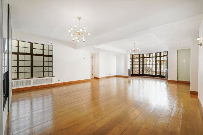 4 Bedroom Flat To Rent In Berkeley Court, Marylebone Road, NW1