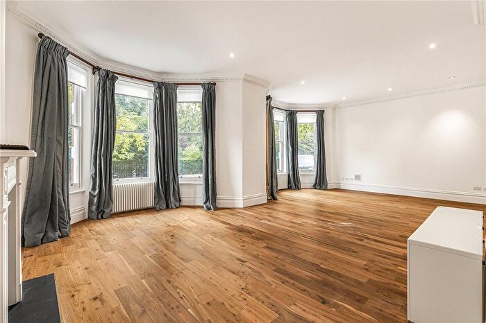 3 Bedroom Flat To Rent In Egerton Gardens, London, SW3