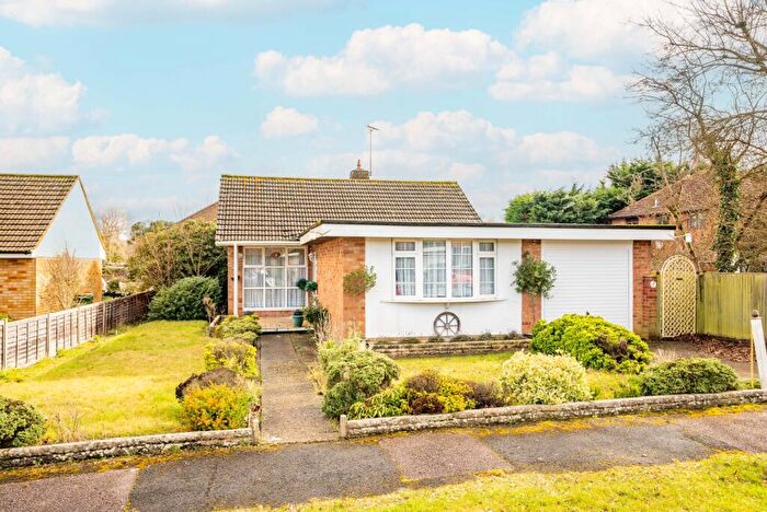 2 Bedroom Bungalow For Sale In Swans Close, St. Albans, Hertfordshire, AL4