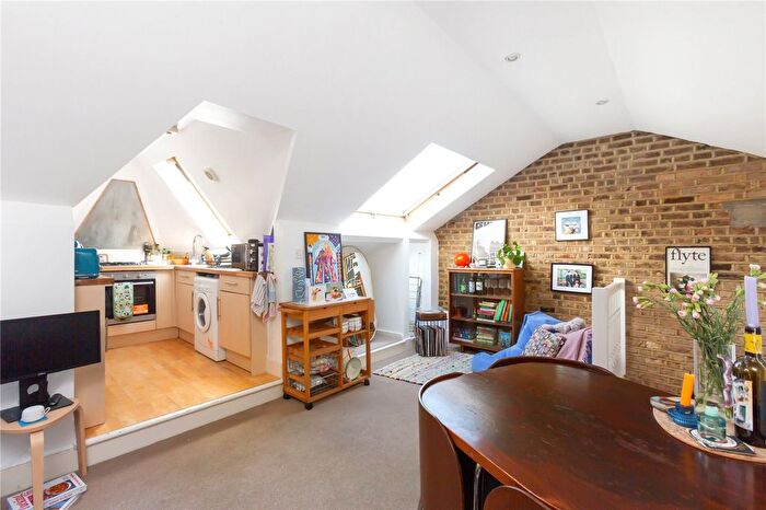 2 Bedroom Flat To Rent In Gunton Road, London, E5