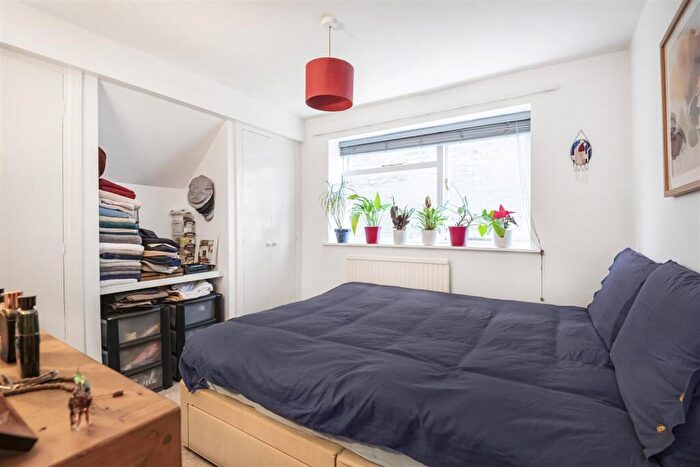 1 Bedroom Flat For Sale In Ferme Park Road, Crouch End, London, N8