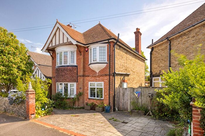 3 Bedroom Detached House For Sale In Pierremont Avenue, Broadstairs, CT10