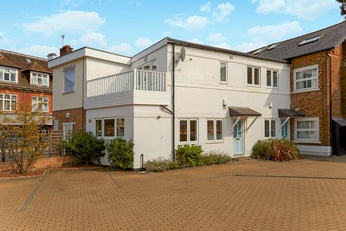 1 Bedroom Flat To Rent In Princes Road, Weybridge, KT13
