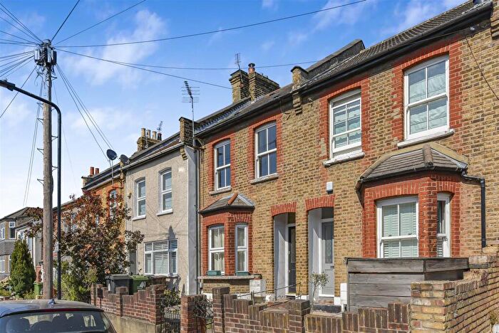 2 Bedroom House For Sale In Byron Road, London, E17