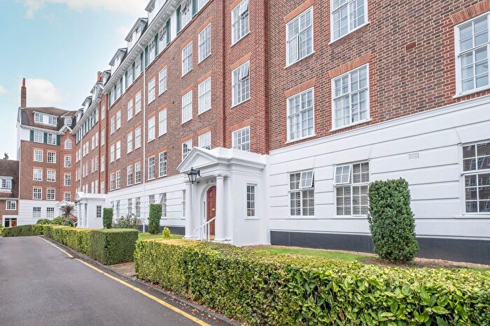 3 Bedroom Flat For Sale In Richmond Hill Court, Richmond, TW10