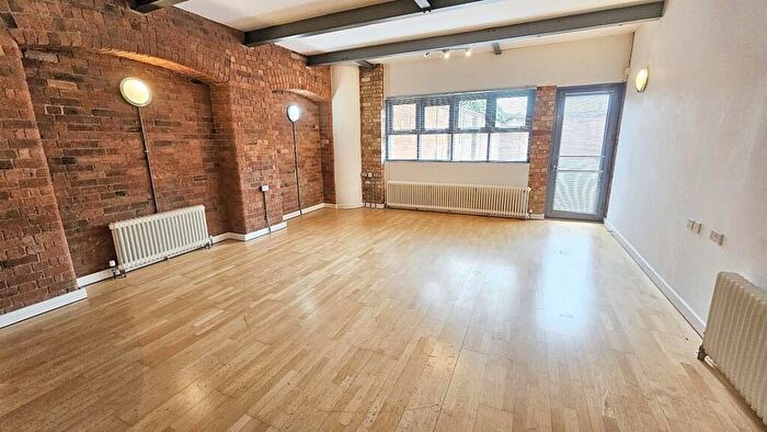2 Bedroom Flat For Sale In Grove Road, Northampton, NN1