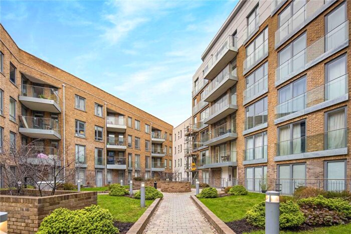 2 Bedroom Flat To Rent In Langan House, Keymer Place, London, E14