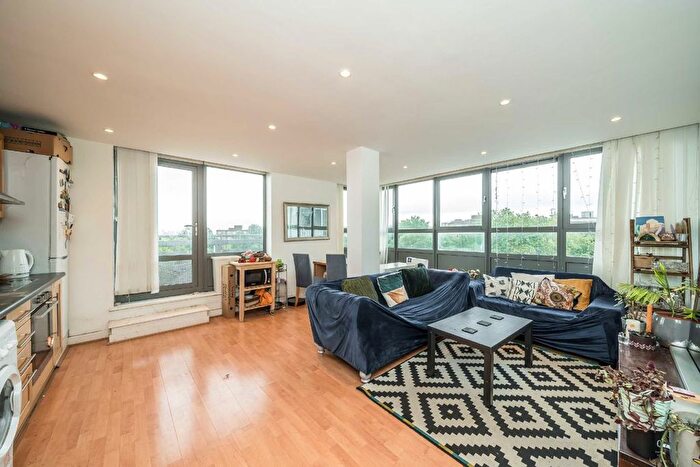 2 Bedroom Flat To Rent In New Park Road, Brixton, SW2