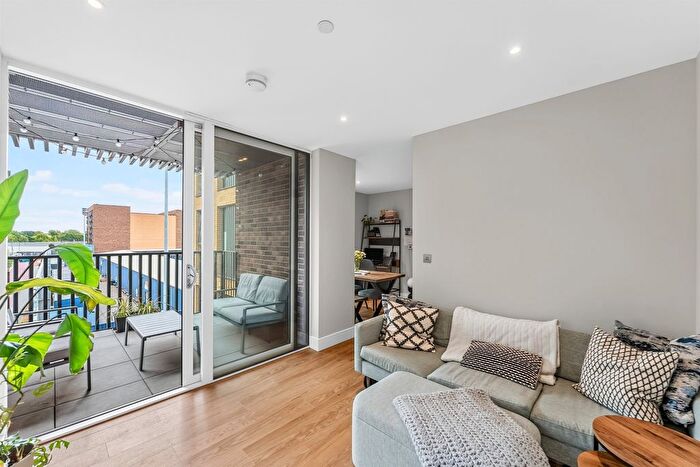 1 Bedroom Flat For Sale In Greyhound Parade, London, SW17