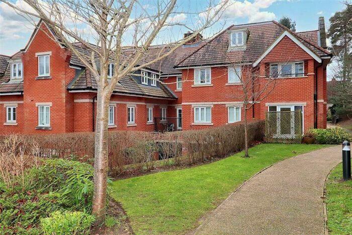 2 Bedroom Apartment To Rent In Woking, GU22