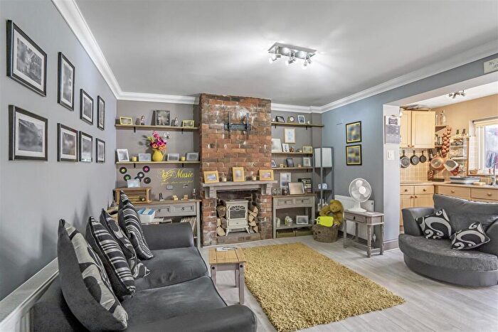 3 Bedroom End Of Terrace House For Sale In Colebrook Avenue, Portsmouth, PO3