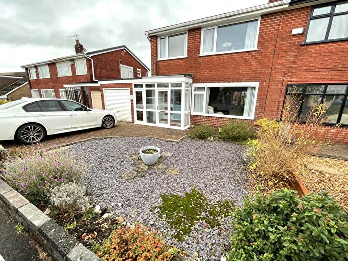 3 Bedroom Semi Detached House For Sale In Norwich Avenue, Oldham, OL9