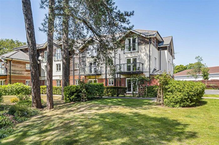 2 Bedroom Flat For Sale In Lindsay Road, St. Aldhelms Place, BH13