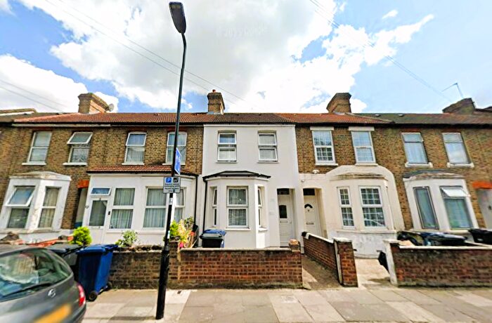 3 Bedroom Terraced House For Sale In Featherstone Road, Southall, UB2