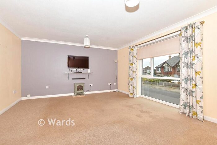 1 Bedroom Apartment For Sale In Pier Avenue, Whitstable, Kent, CT5