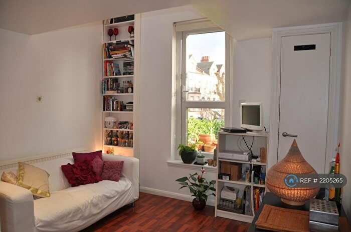 Studio To Rent In Queens Park, London, NW6