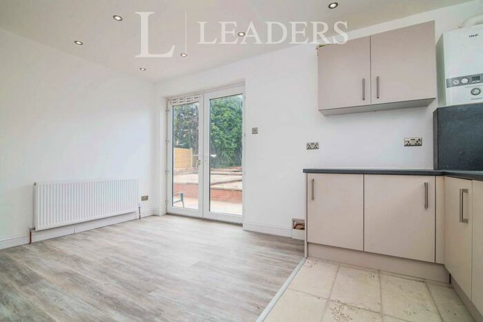 3 Bedroom Bungalow To Rent In Redditch Road, Kings Norton, B38