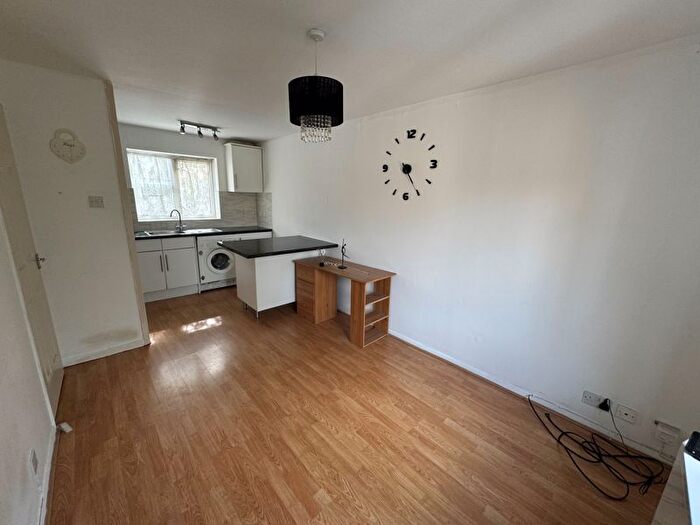 1 Bedroom Flat To Rent In Copthorne Mews, Hayes, UB3